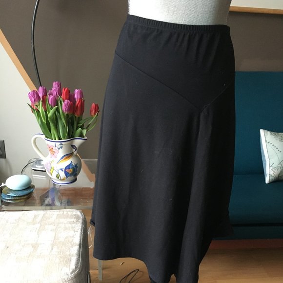 Easy care elegant skirt - Picture 1 of 4